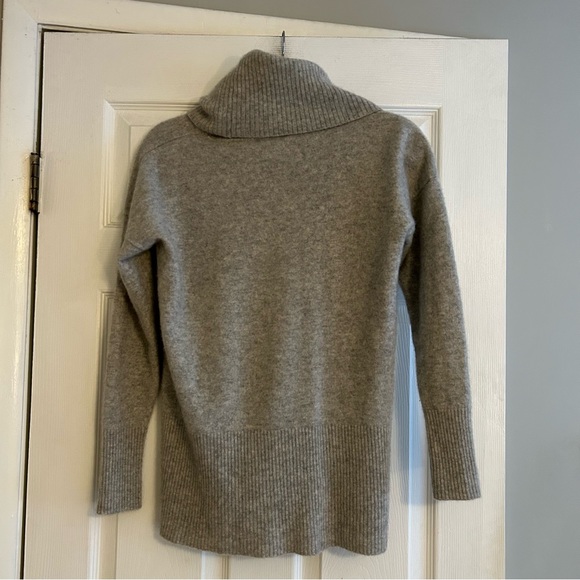 Saks Fifth Avenue Light Gray Cashmere Turtleneck Sweater with side zip Large - Picture 5 of 6